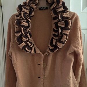 Beautiful Vintage Verge Beige Sweater w/Curling Brown & Beige Collar Size M